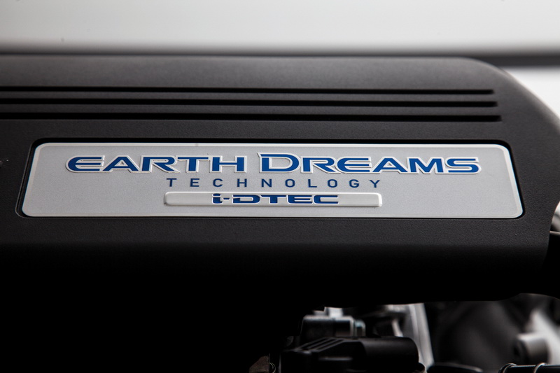 08-earth-dreams-diesel-engine
