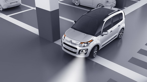 Iluminación en curva de Citroën Citroen_Cornering light