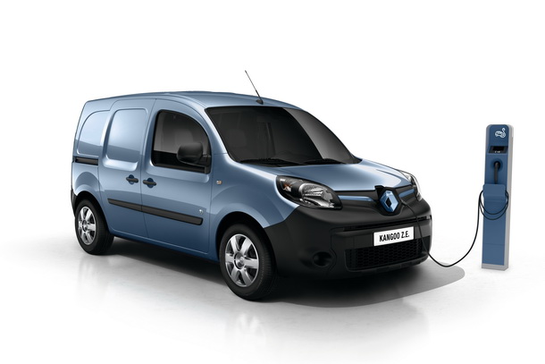 Renault Kangoo Z.E. three-quarter front view at charging station © Renault marketing