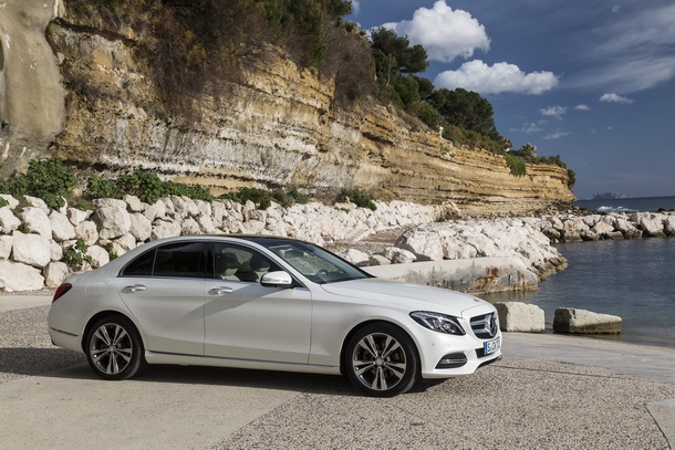 b_0_0_0_00_imMercedes Clase Cages_articulos_2014_03_marzo_27_Mercedes_Clase_C_fotos_C220_BlueTEC_C220_BlueTEC_03