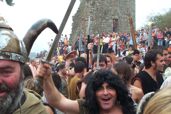 Viajes turisticos-Fiestas Mas Divertidas del Verano-La Romería Vikinga de Catoira