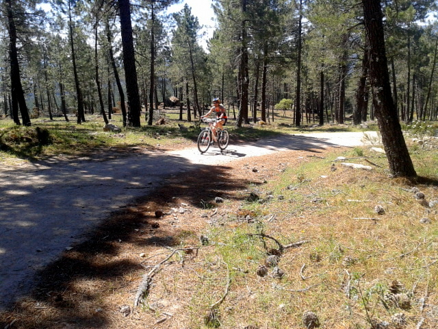 En-mountain-bike-por-Peguerinos-FOTO-Mar-Espinosa-Herrero-1