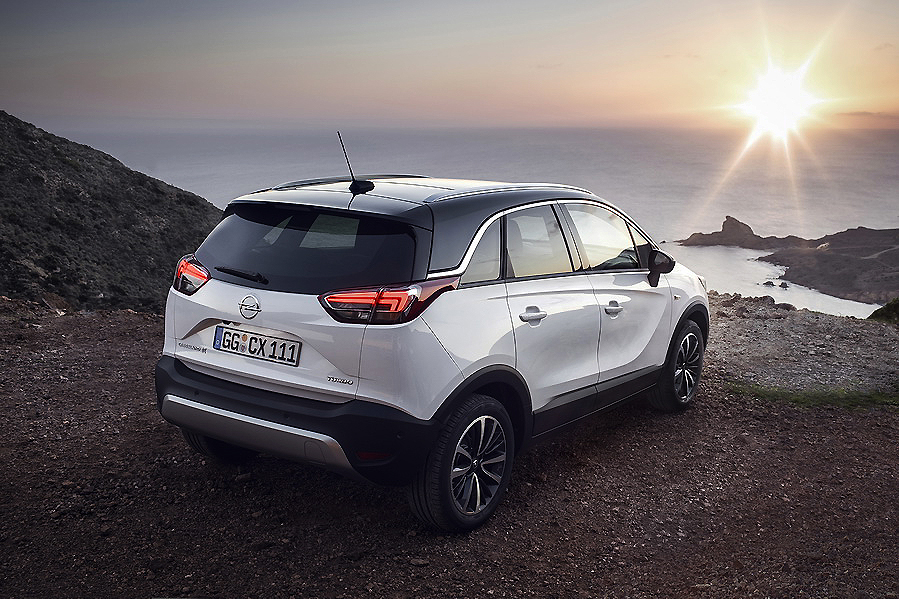 No limits: The new Opel Crossland X is at home in the suburbs as it is on the road to the holidays.