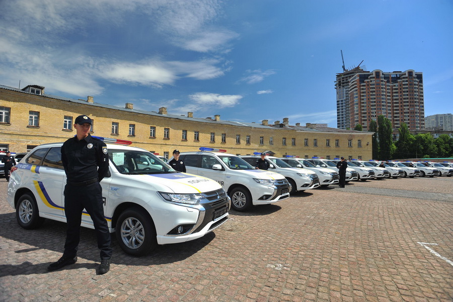 Mitsubishi Motors entrega 635 Outlander PHEV a la policía Ucraniana