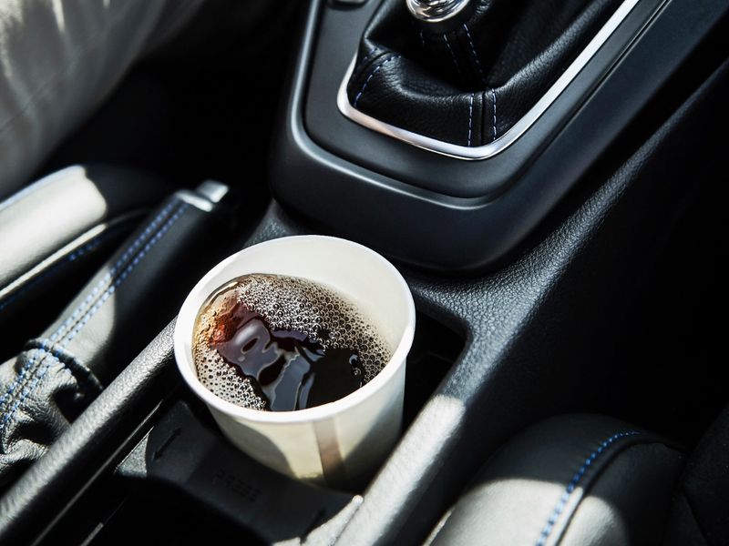 También utilizan un “test de montaña rusa” para comprobar que las bebidas no se derramen mientras conducimos. Foto: Ford
