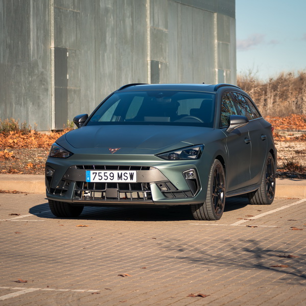 Nuevo CUPRA León Sportstourer VZ e-Hybrid 272 CV: Familiar deportivo y sostenible