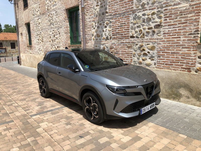 Alfa Romeo Junior Ibrida: Diseño audaz con corazón híbrido y alma Italiana