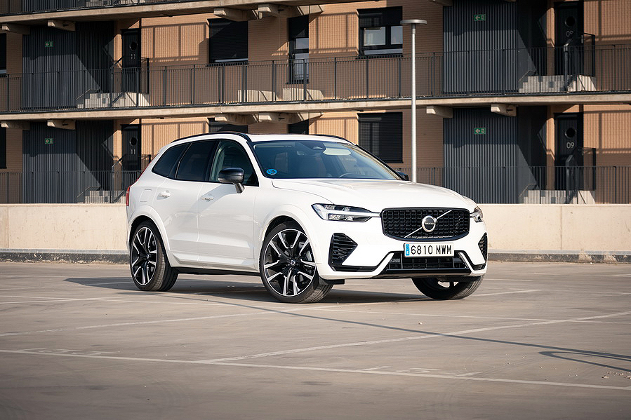 Volvo XC60 Ultra T6 AWD PHEV: Potencia híbrida, elegancia sueca