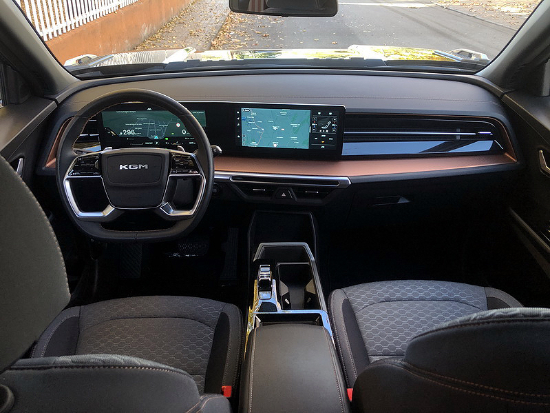 KGM Torres HEV, el SUV compacto para disfrutarlo a diario