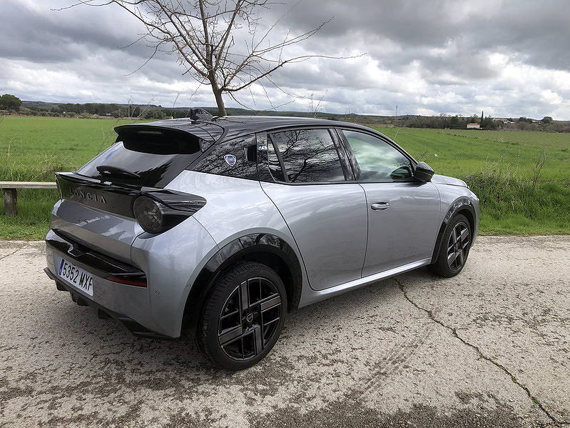 Prueba del nuevo Lancia Ypsilon Ibrida LX: el retorno del estilismo italiano