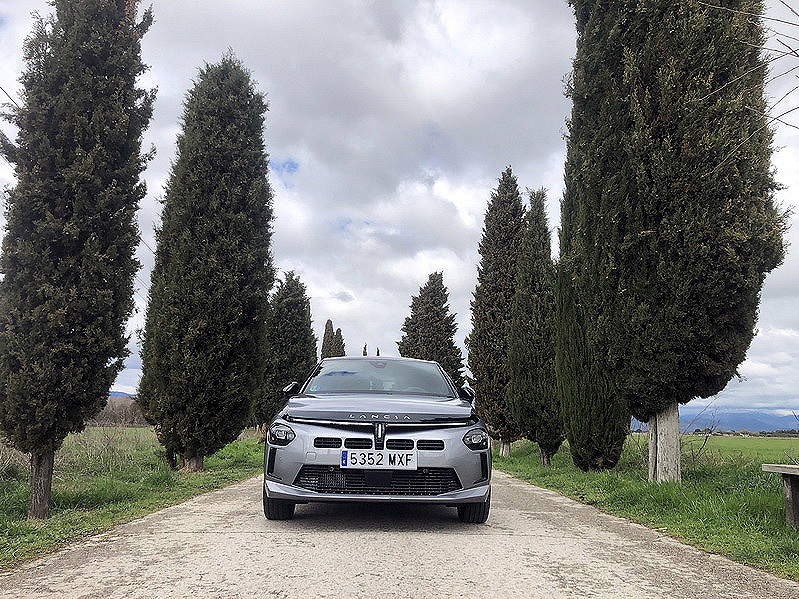 Prueba del nuevo Lancia Ypsilon Ibrida LX: el retorno del estilismo italiano