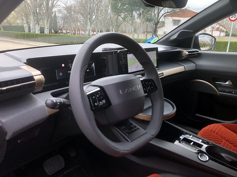 Prueba del nuevo Lancia Ypsilon Ibrida LX: el retorno del estilismo italiano