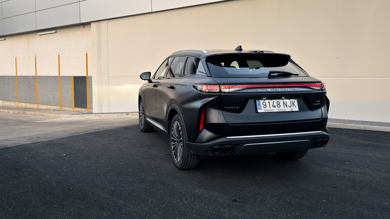 Probamos el Omoda 9 SHS: un modelo que "incOMODA" a sus rivales