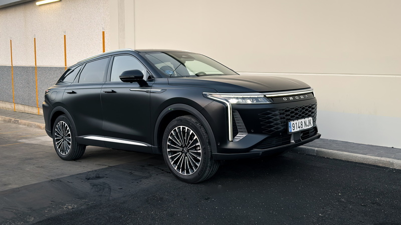 Probamos el Omoda 9 SHS: un modelo que "incOMODA" a sus rivales