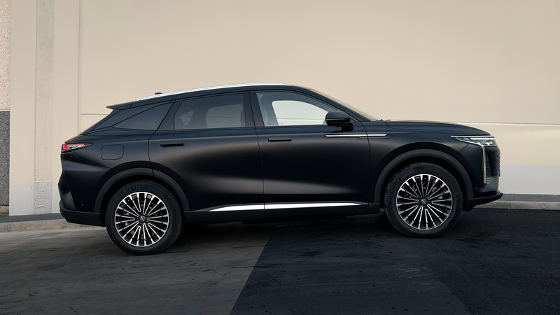 Probamos el Omoda 9 SHS: un modelo que "incOMODA" a sus rivales