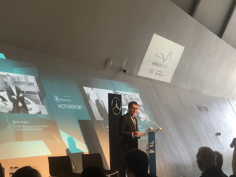 Las "Flechas de Plata" de Mercedes vuelan en el Mobility City de Zaragoza