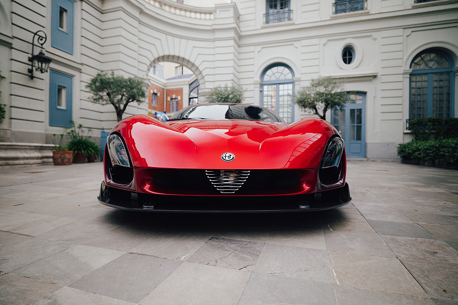 Alfa Romeo 33 Stradale: sólo 33 los elegidos para conducirlo