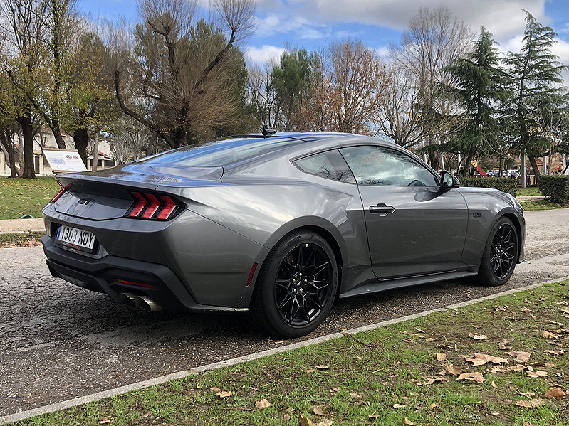Prueba Ford Mustang Fastback GT V8 Aut.: Potencia sin trampa ni cartón