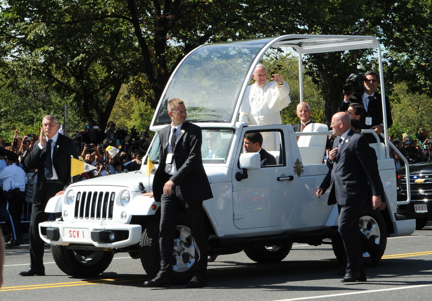 Los coches del Papa desde 1978 a 2026: De San Juan Pablo II a León XIV