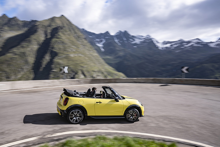 El descapotable con alma de circuito: MINI John Cooper Works Cabrio