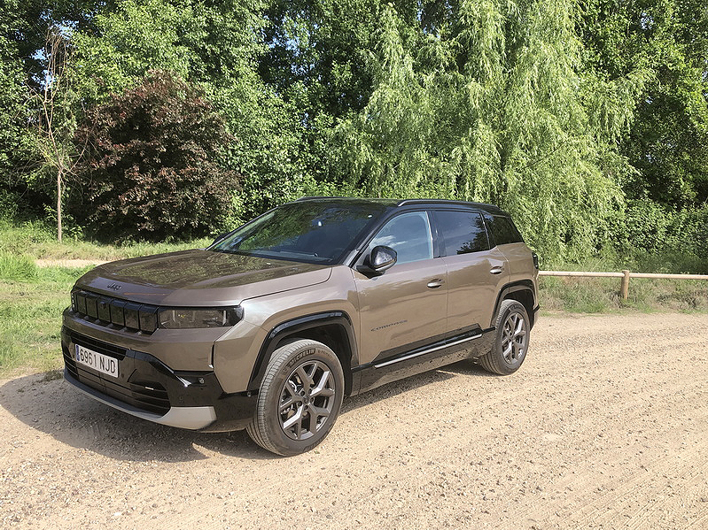 Al volante del nuevo Jeep Compass e-Hybrid 145 CV, subir de nivel