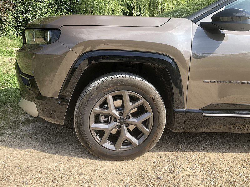 Al volante del nuevo Jeep Compass e-Hybrid 145 CV, subir de nivel