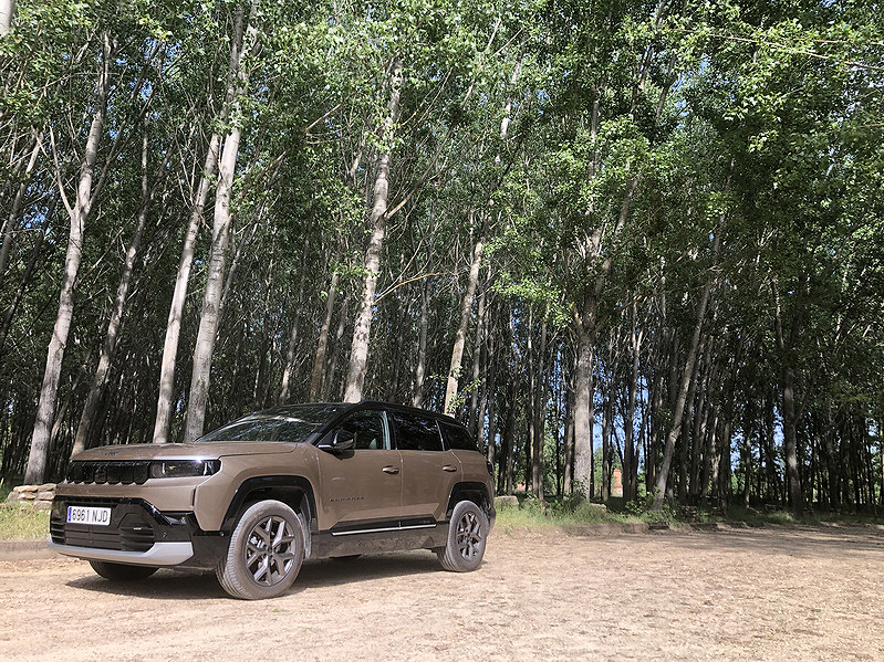 Al volante del nuevo Jeep Compass e-Hybrid 145 CV, subir de nivel