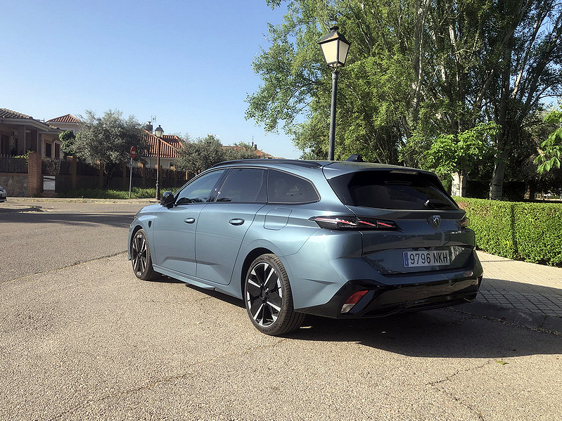Especial Peugeot: 2008, 308 SW y 408 PHEV a prueba