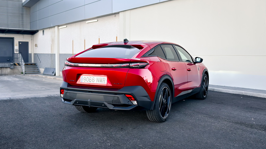Especial Peugeot: 2008, 308 SW y 408 PHEV a prueba