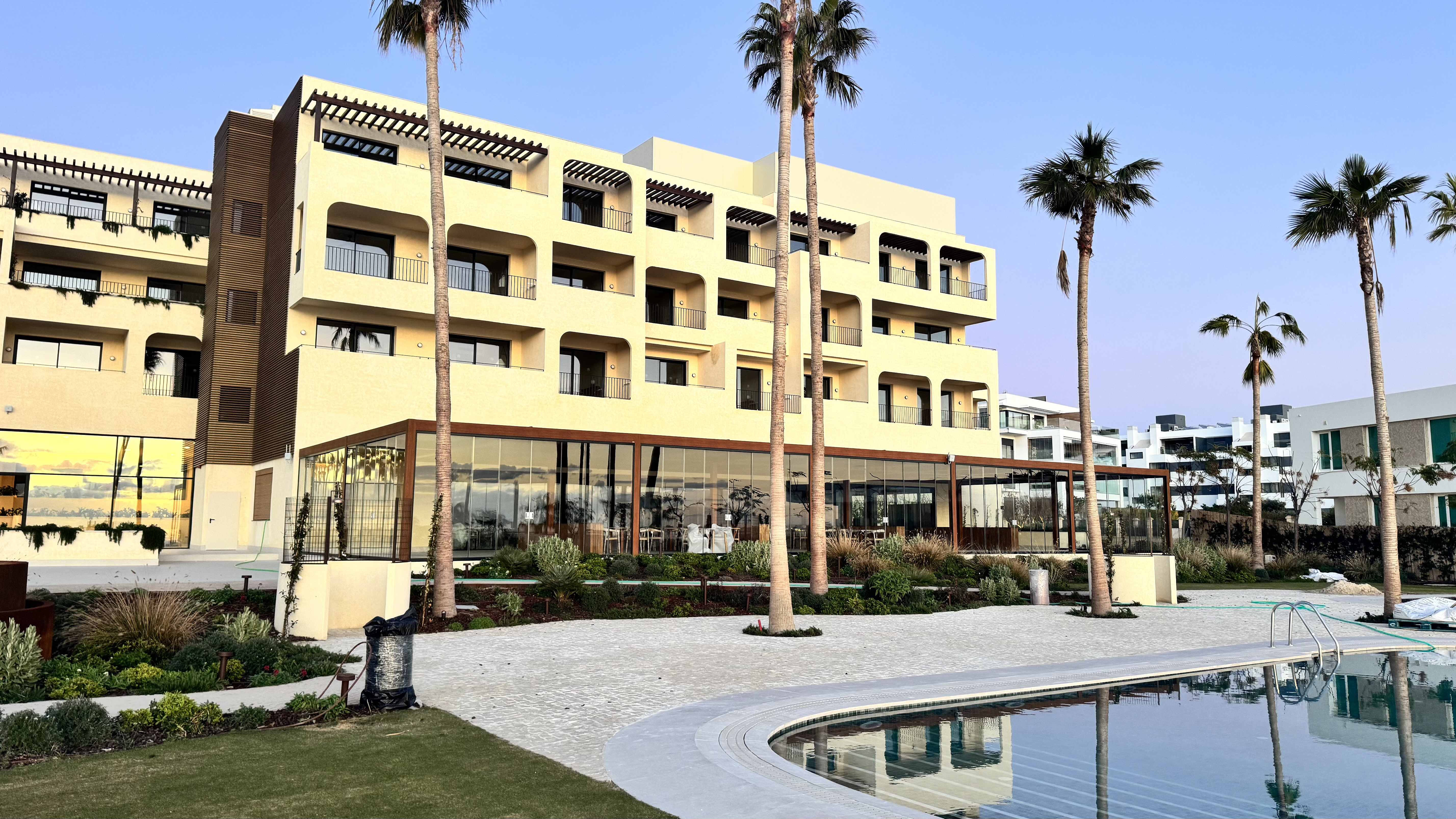 Punta Bermeja: el hotel de la Bahía de Cádiz que invita a bajar el ritmo