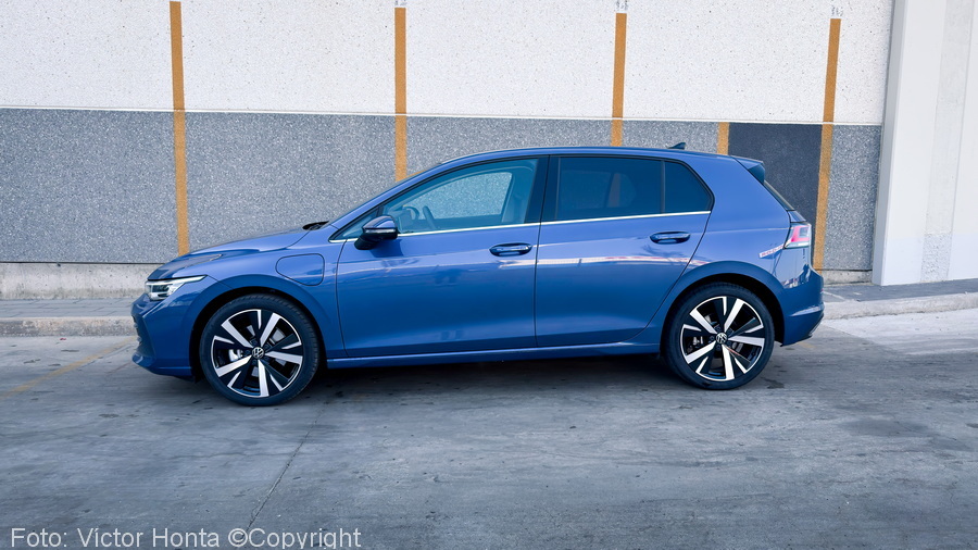 Al volante del Volkswagen Golf eHybrid 204 cv: Golf en todo los sentidos