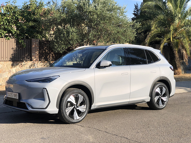 Al volante del nuevo Geely E5 y presentación a la prensa del Geely E2
