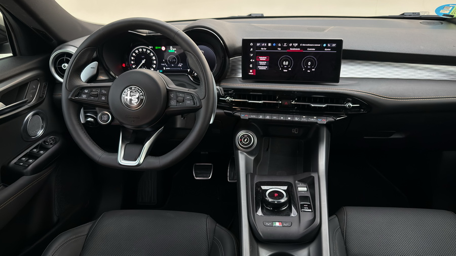 Al volante del Alfa Romeo Tonale Ibrida 175, el SUV que no olvida su ADN