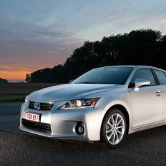 Lexus mantiene los precios de las gamas CT e IS