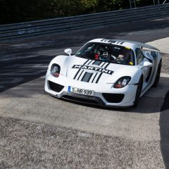 El Porsche 918 Spyder rueda en el Nurburgring