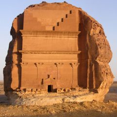 Arabia Saudí abre al turismo Madaen Saleh, una milenaria joya arqueológica