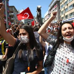 Los conflictos en Egipto y Turquía traerán casi un millón de turistas a España