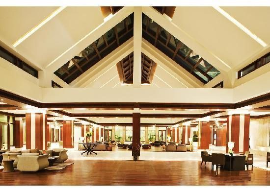 the-sun-bathed-lobby