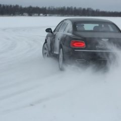 Bentley Flying Spur sobre hielo