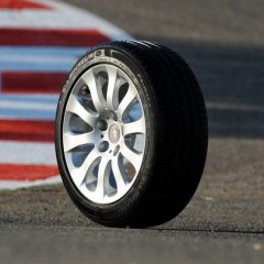 La Fundación CEA alerta a los conductores sobre la elección de neumáticos de poca calidad