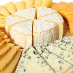 Cada español consume más de ocho kilos de queso al año, la mitad que en Europa