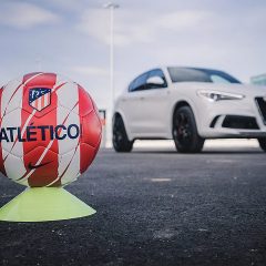 Los jugadores del Atlético de Madrid prueban el nuevo Alfa Romeo Stelvio Q en el Wanda