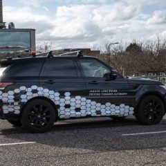Jaguar Land Rover presenta el Sistema de aparcamiento autónomo que elimina el miedo a aparcar