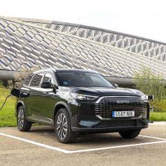 EBRO s800 PHEV Premium: El SUV familiar de 7 plazas y etiqueta Cero