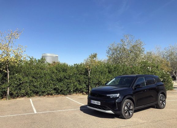 Al Mobility City de Zaragoza con el Opel Frontera Hybrid Ultimate 145 cv.