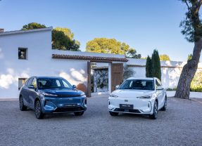Geely presenta sus dos primeros modelos para el mercado español
