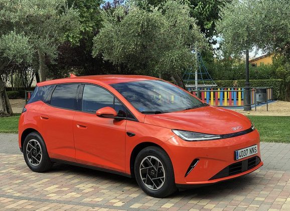 Al volante del nuevo BYD Dolphin G DM-i Boost: La ciudad SÍ es para mí